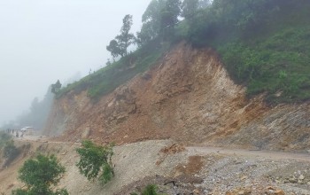 पहिरोका कारण अवरुद्ध महाकाली लोकमार्ग सुचारु 